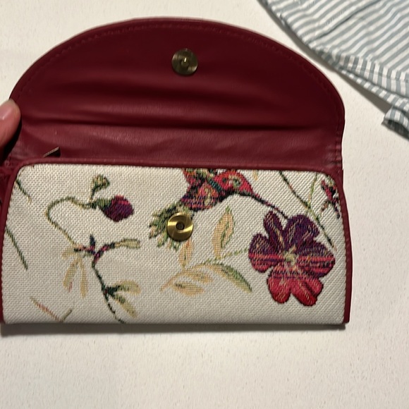 Brand new handmade wallet. Embroidery pattern - Picture 2 of 4